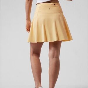 Athleta Ace Lunaria Yellow Size Large 15.5” Skort Athletic Skirt Jupe-Short